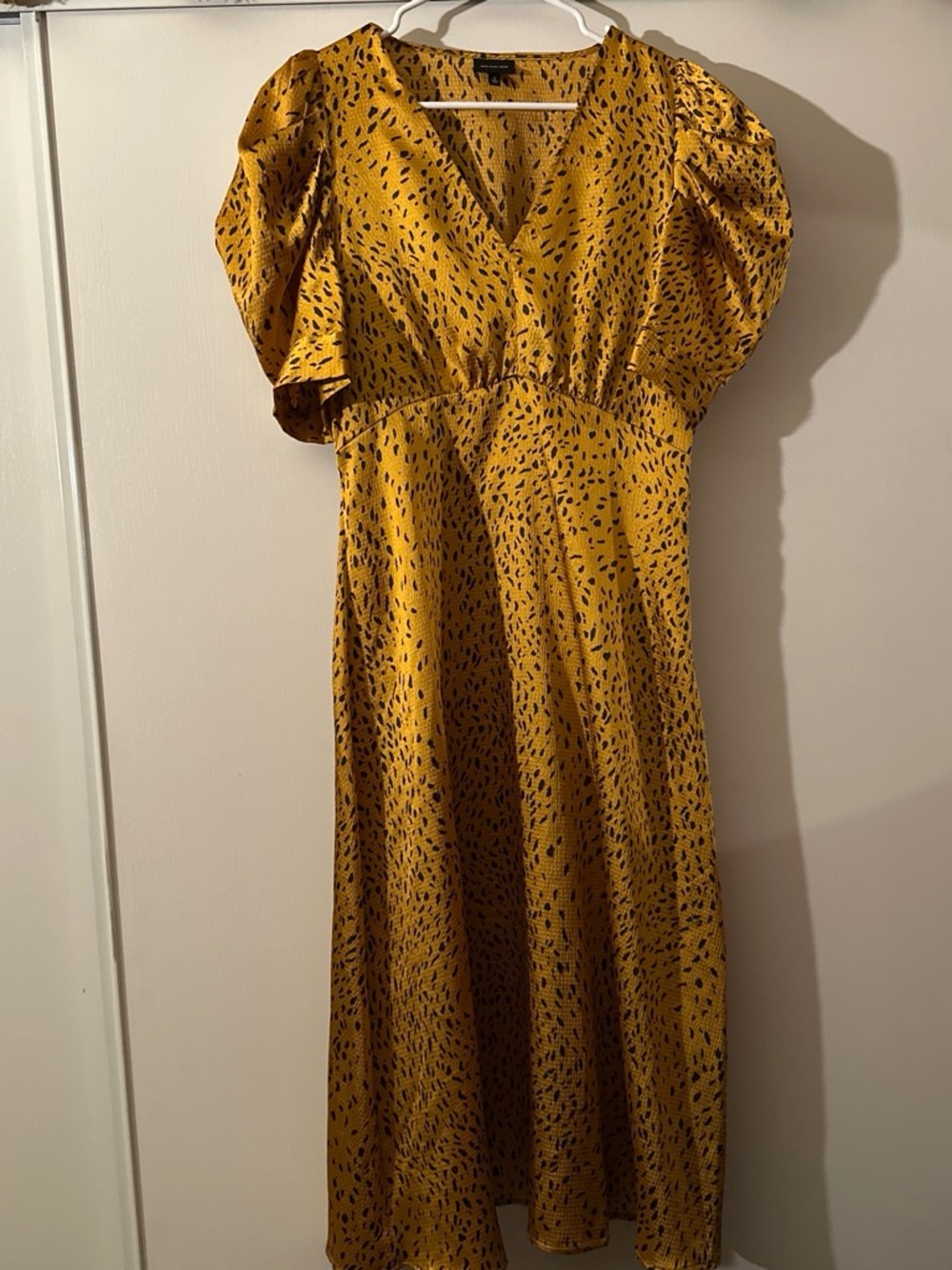Who What Wear Mustard Yellow Printed V-Neck Midi Dress